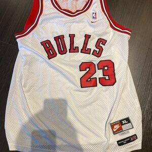 1984 CHICAGO BULLS MICHAEL JORDAN #23 WHITE NIKE FLIGHT 8403 SWINGMAN JERSEY